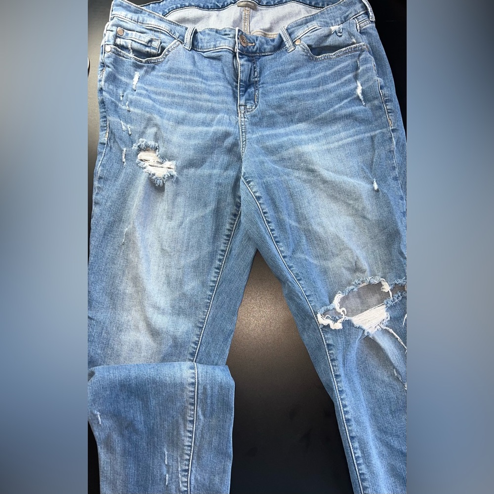 TORRID Boyfriend Straight Vintage Stretch Distressed Mid-Rise Jean Size 16R GUC